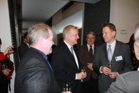 Vastaanotto käynnissä - komissaari Olli Rehn on saapunut paikan päälle